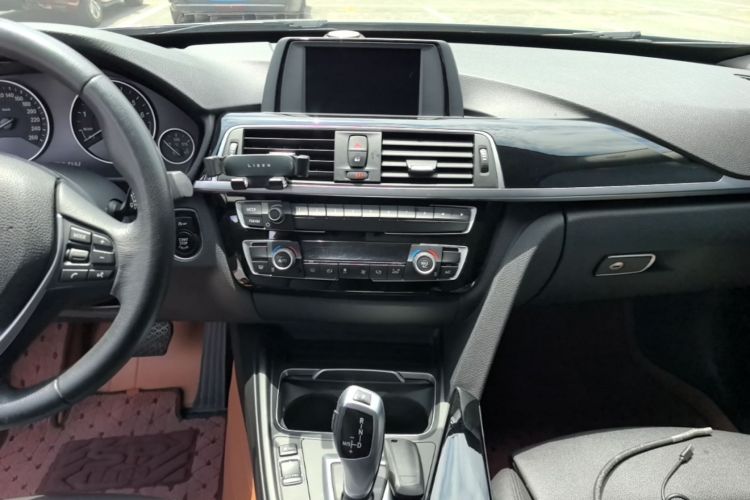 BMW 3 Series GT 2018 car image #13