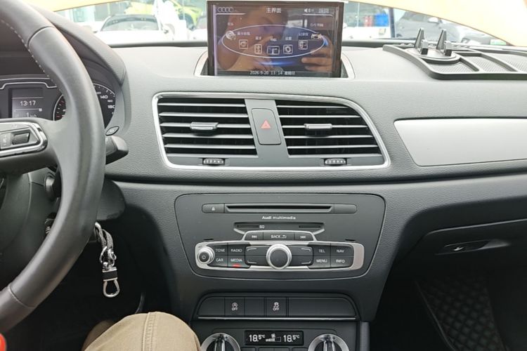 Audi Q3 2016 immagine di auto #13