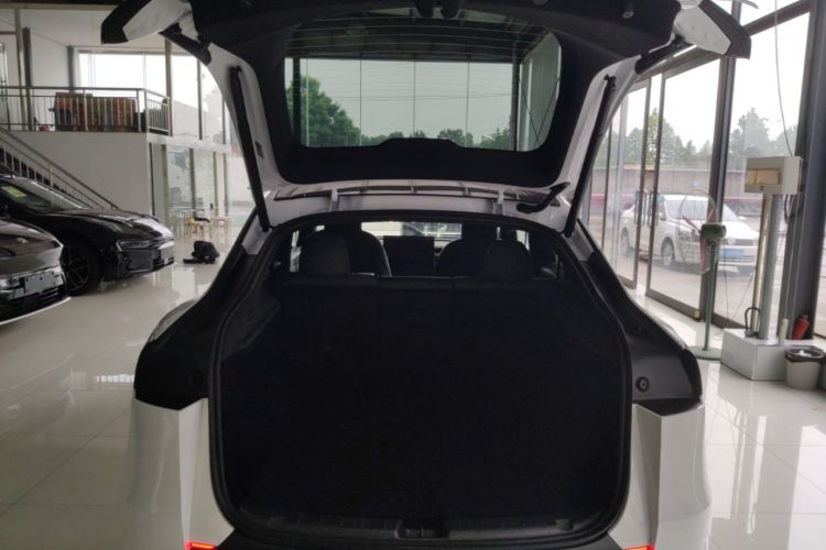 Tesla Model Y 2026 #21 Tesla Model Y 2026 car image #21