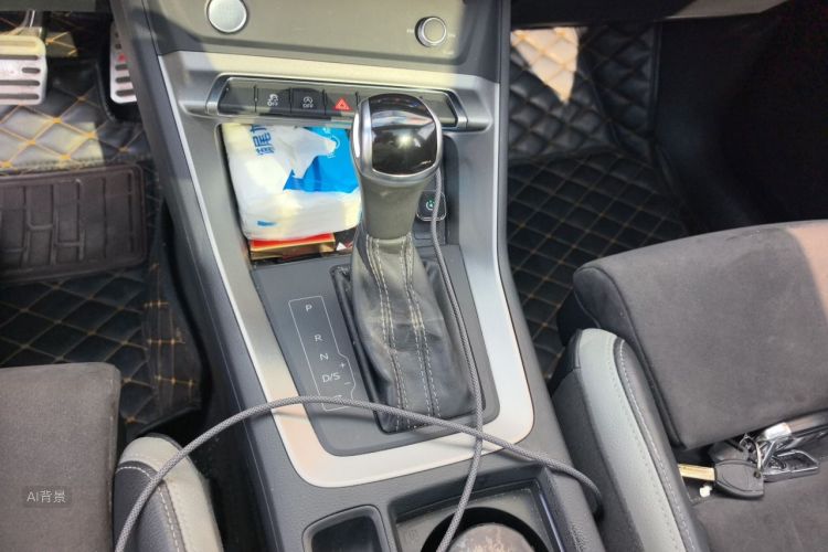 Audi Q3 2019 car image #16