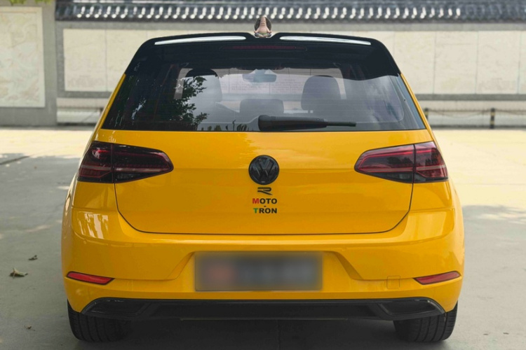 Volkswagen Golf 2018 car image #6