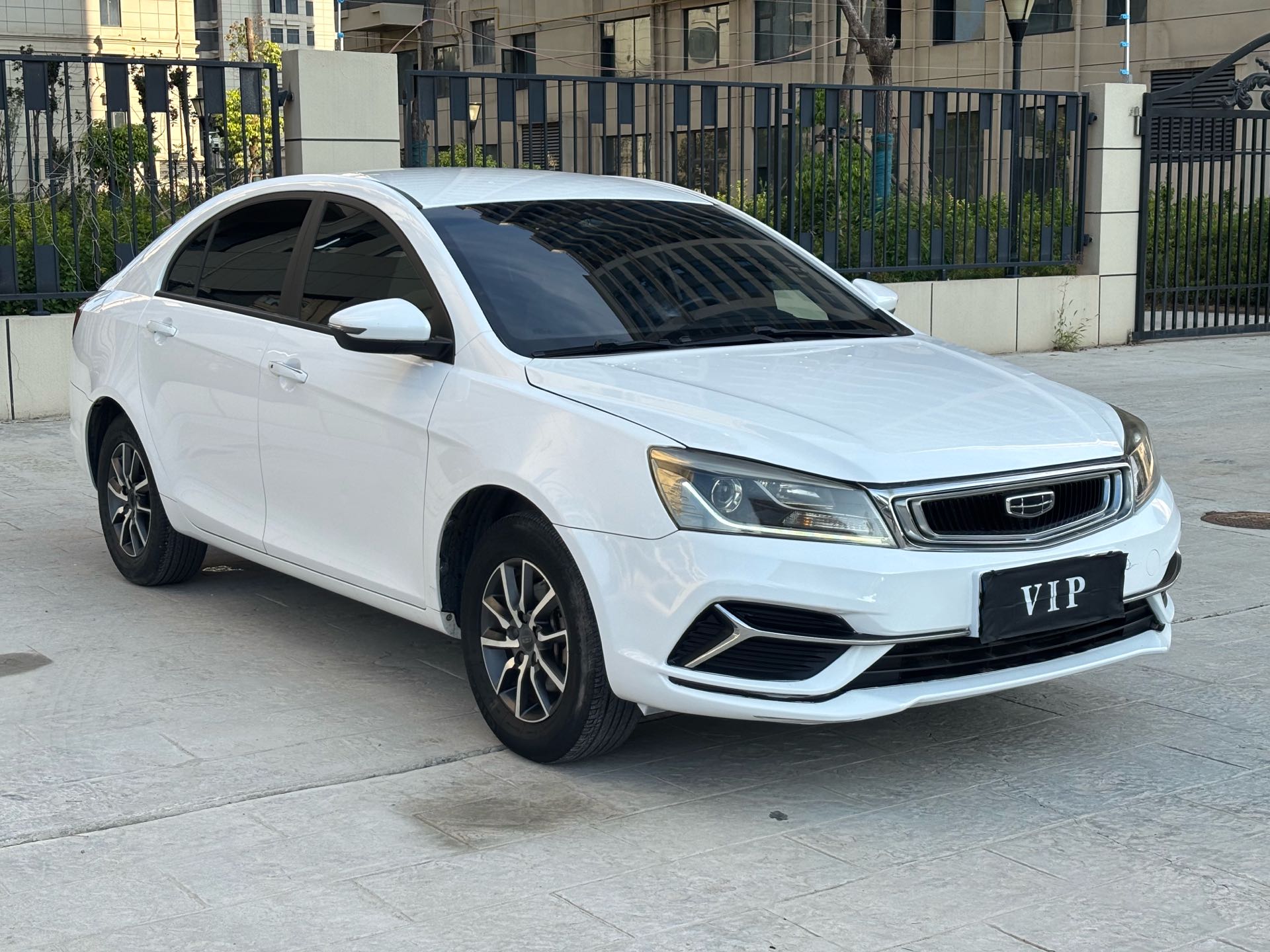 GEELY Emgrand 2019 car image #2