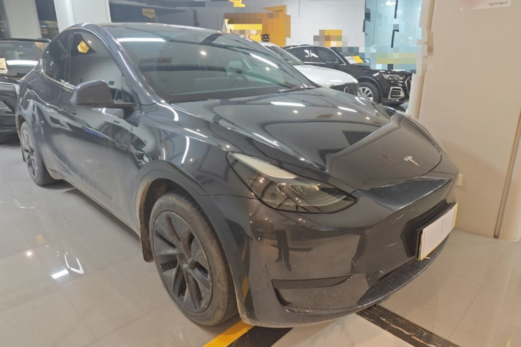 Tesla Model Y 2024 #4 Tesla Model Y 2024 car image #4