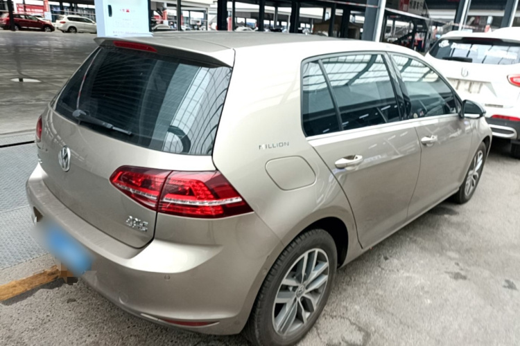 Volkswagen Golf 2017 car image #7