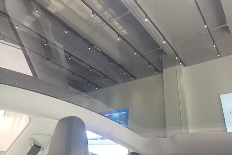 Tesla Model Y 2025 immagine di auto #18