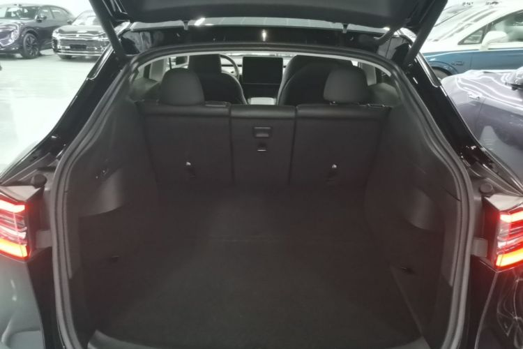 Tesla Model Y 2023 #19 Tesla Model Y 2023 car image #19