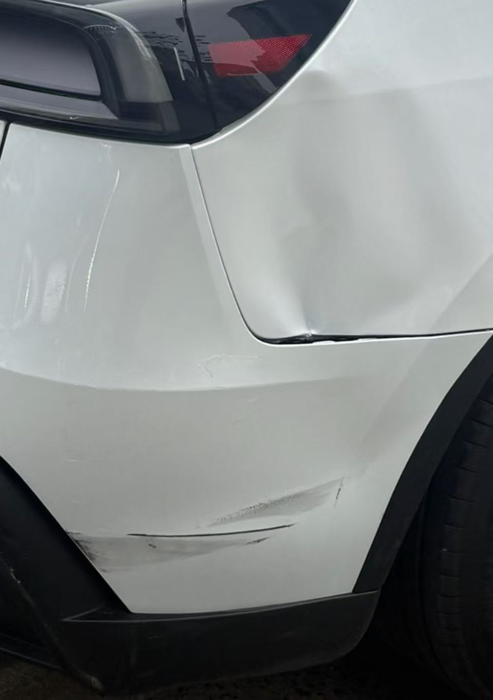 Tesla Model Y 2026 immagine di auto #7