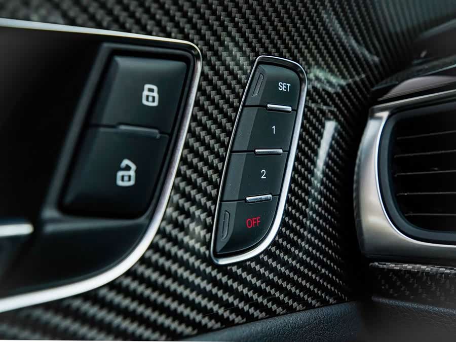 Audi RS 6 2019 car image #13