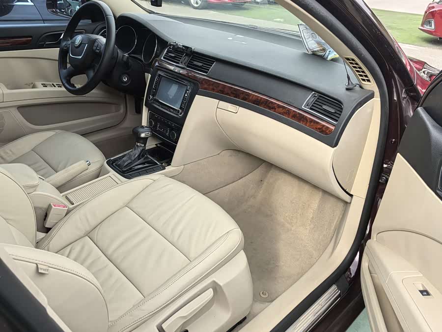 Skoda Superb 2011 imagen de coche #13