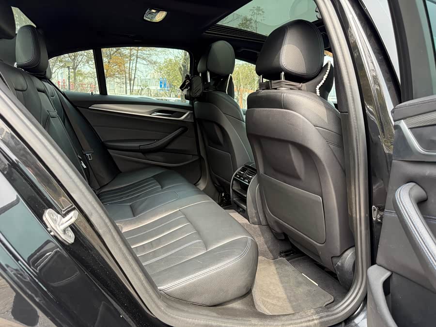 BMW 5 Series (Imported) 2017 car image #13