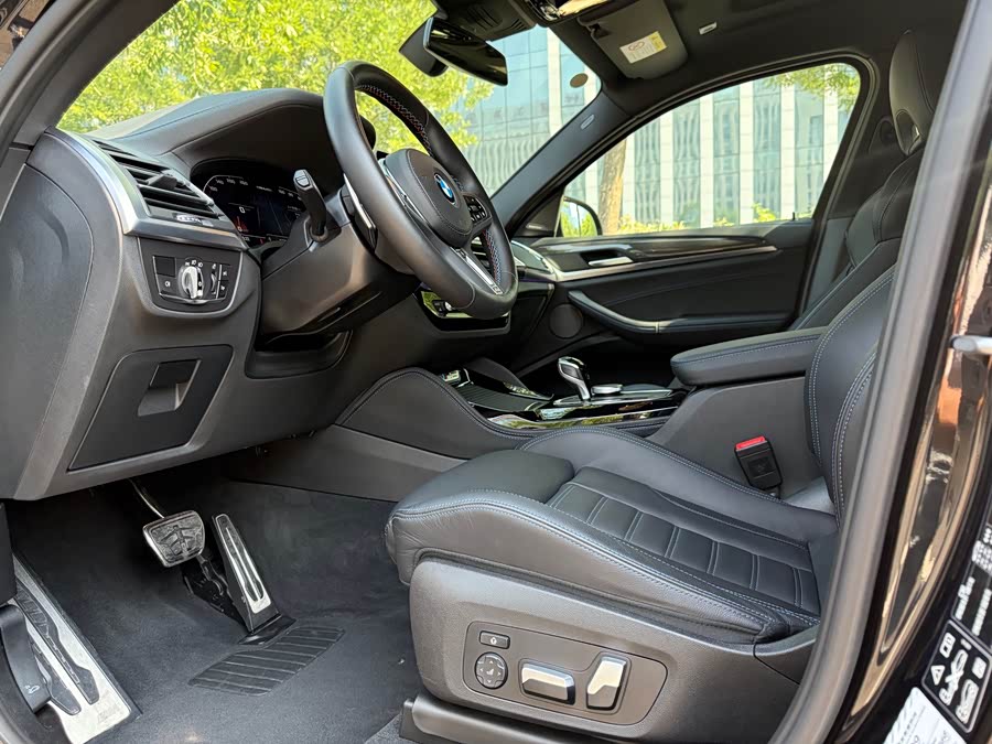 BMW X4 M40i 2024 car image #13