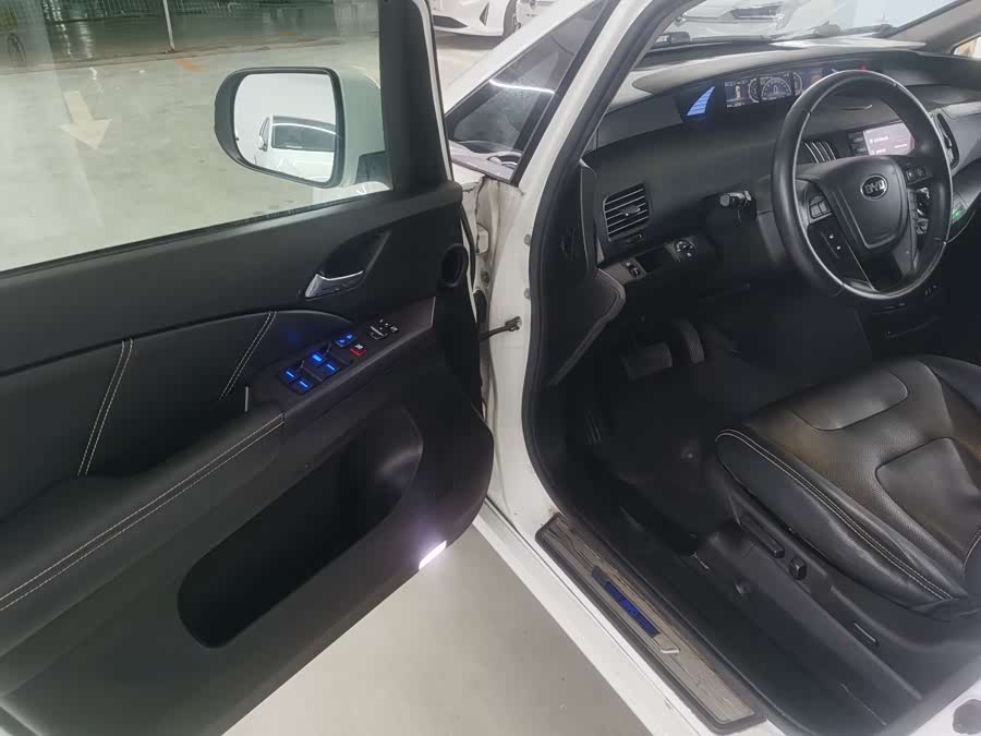 BYD e6 2017 #13 BYD e6 2017 car image #13