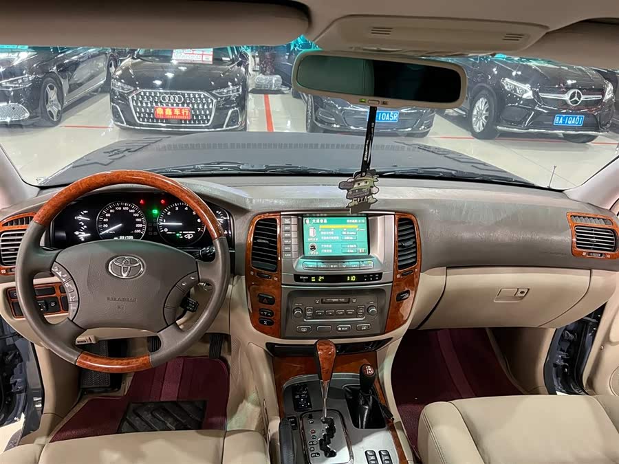 Toyota Land Cruiser 2005 #13 Toyota Land Cruiser 2005 car image #13