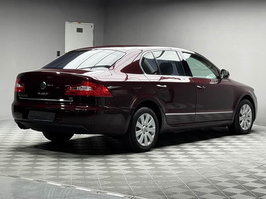 Skoda Superb 2013 car image #13