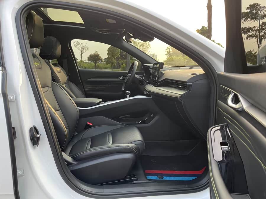 GEELY Monjaro MHEV 2024 car image #13