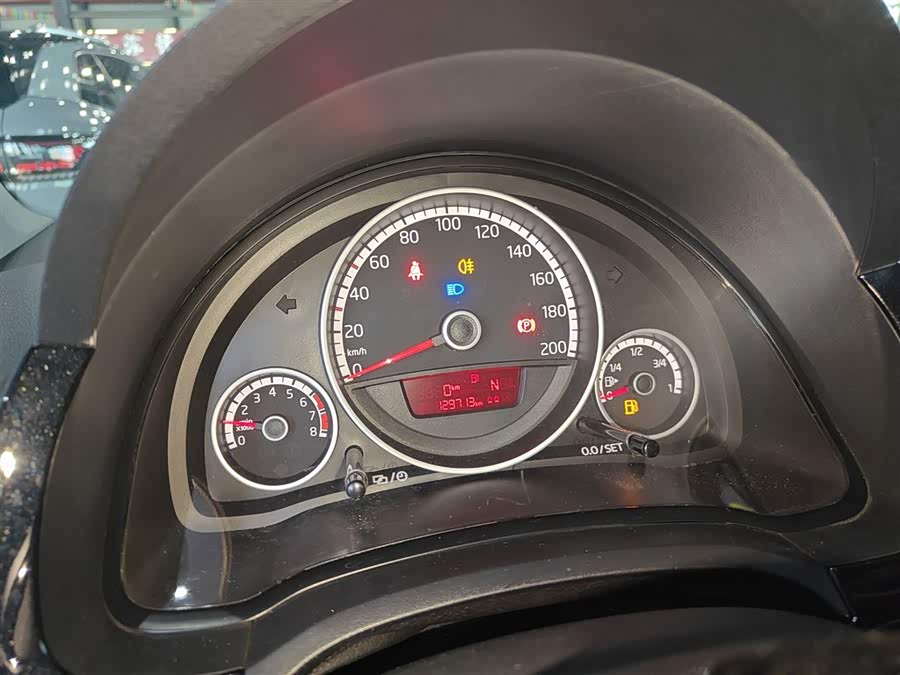 Volkswagen up! 2015 immagine di auto #13