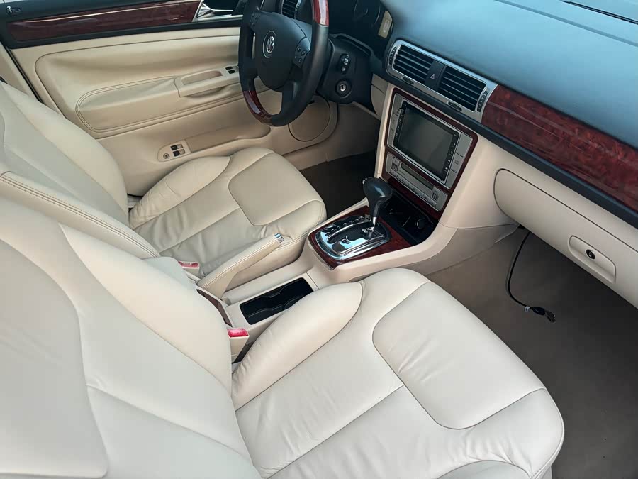 Volkswagen Passat Lingyu 2010 #13 Volkswagen Passat Lingyu 2010 car image #13