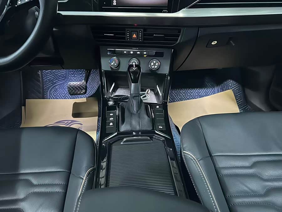 Volkswagen Passat 2021 صورة سيارة #13