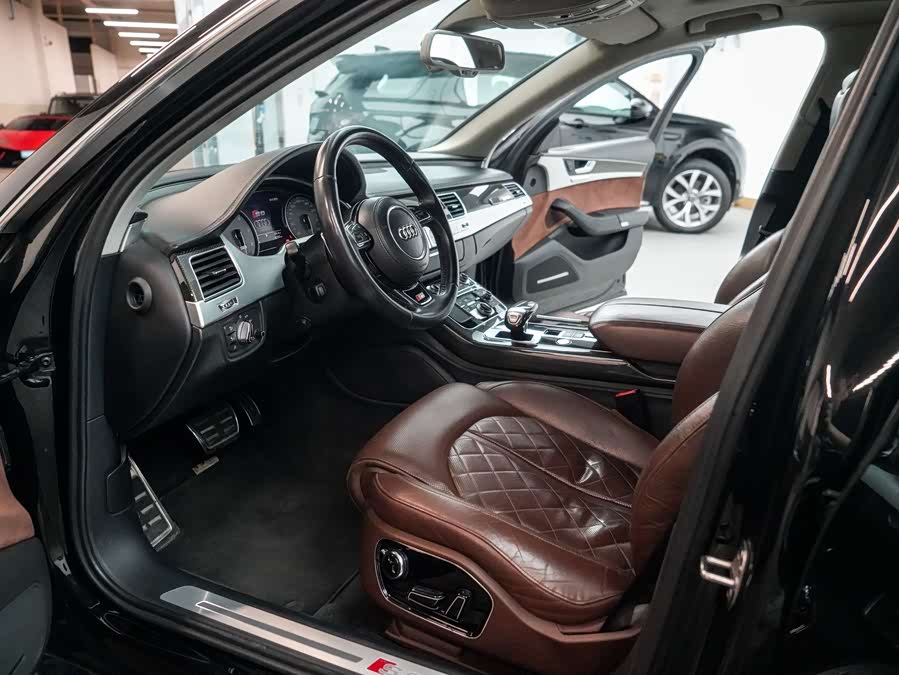 Audi S8 2014 изображение автомобиля #13