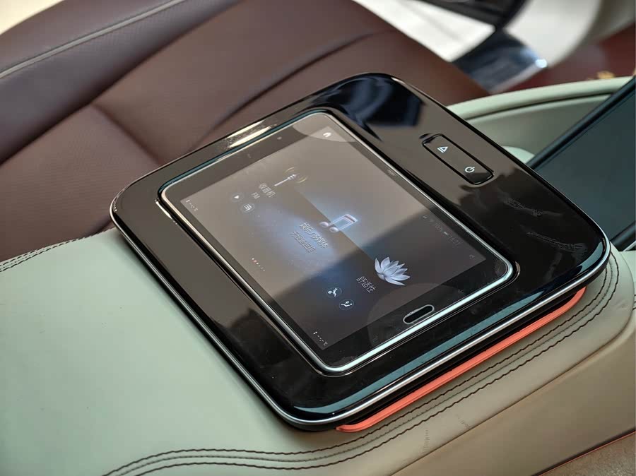 Mercedes-Benz Maybach GLS 2023 car image #13