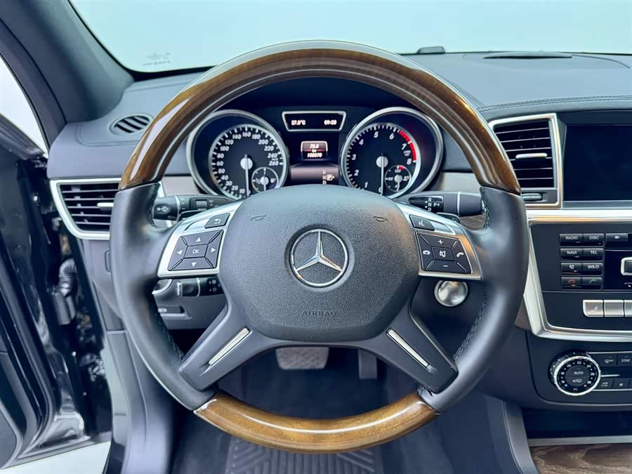 Mercedes-Benz GL Class 2014 car image #13