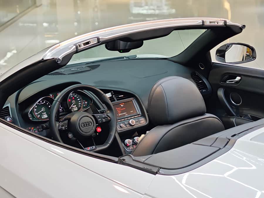 Audi R8 2012 immagine di auto #13