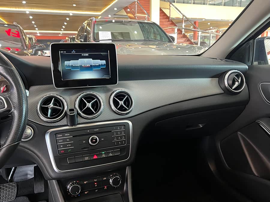 Mercedes-Benz GLA Class 2017 car image #13