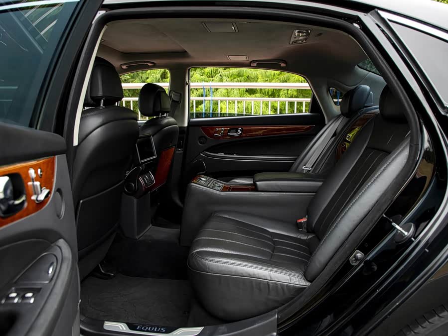 Hyundai Equus 2011 car image #13