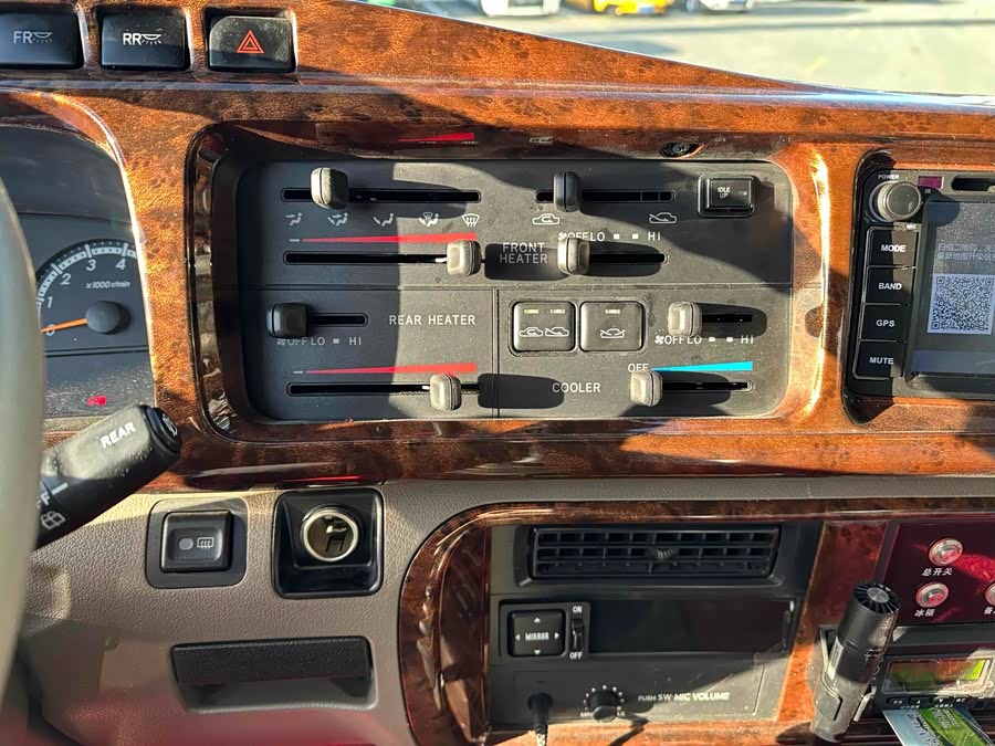 Toyota Coaster 2018 imagem de carro #13