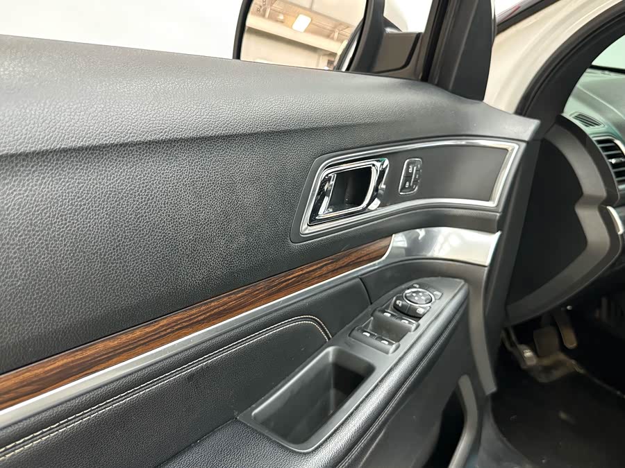 Ford Explorer (Imported) 2017 #13 Ford Explorer (Imported) 2017 car image #13