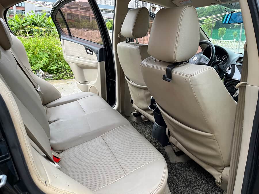 Suzuki SX4 Sedan 2015 imagem de carro #13