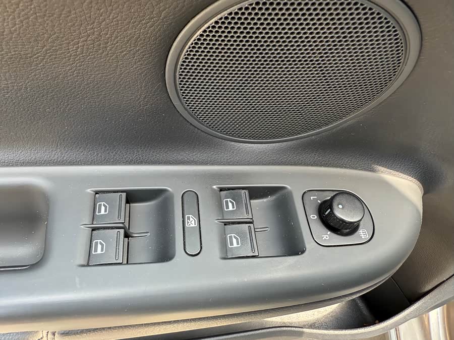 Volkswagen Golf (Imported) 2012 imagem de carro #13