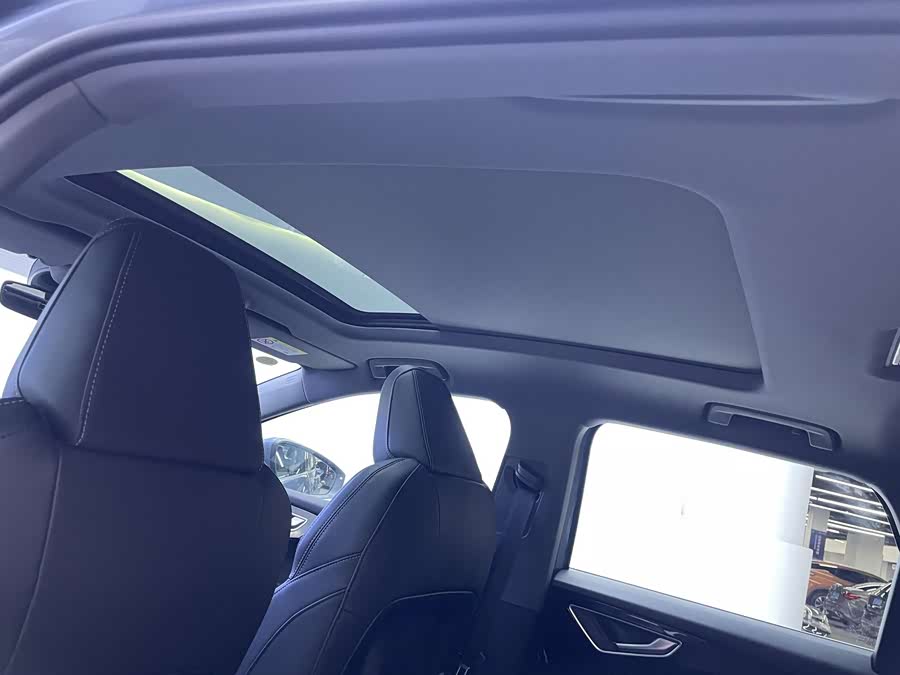 Audi Q4 e-tron 2024 immagine di auto #13