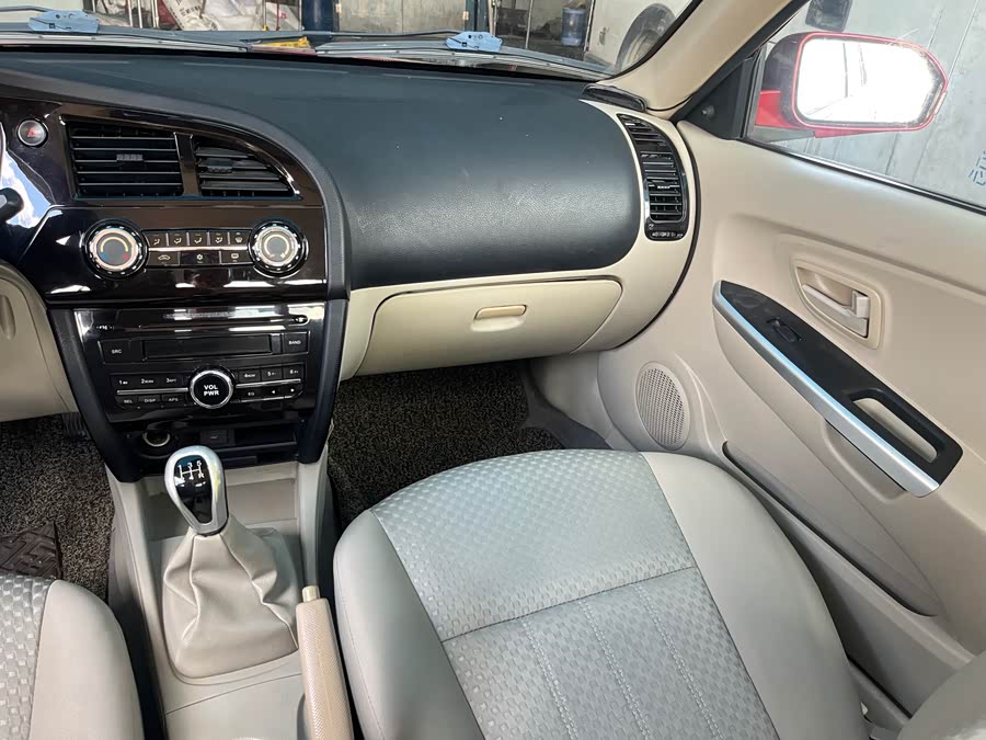 Soueast V3 Lingyue 2014 car image #13