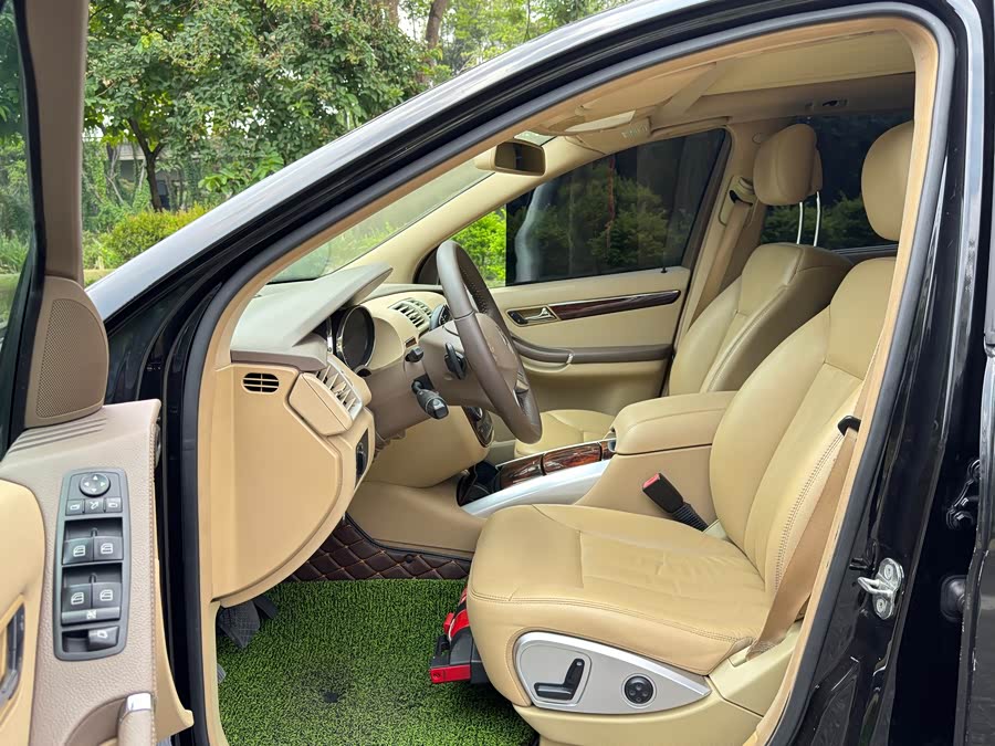 Mercedes-Benz R Class 2009 car image #13