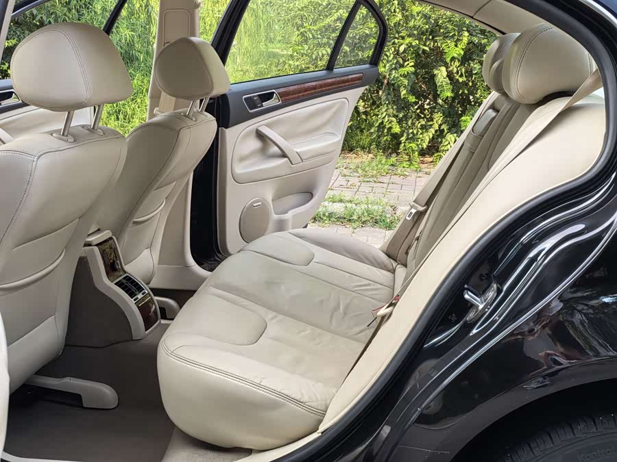 Volkswagen Passat Lingyu 2011 car image #13