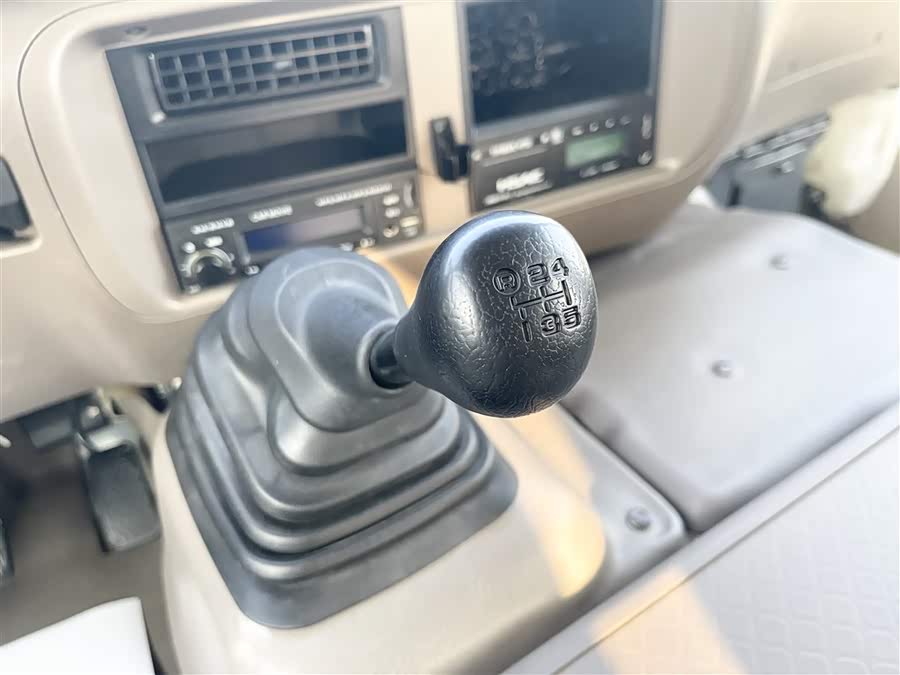 Toyota Coaster 2015 imagen de coche #13