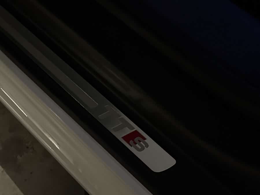 Audi TTS 2011 car image #13