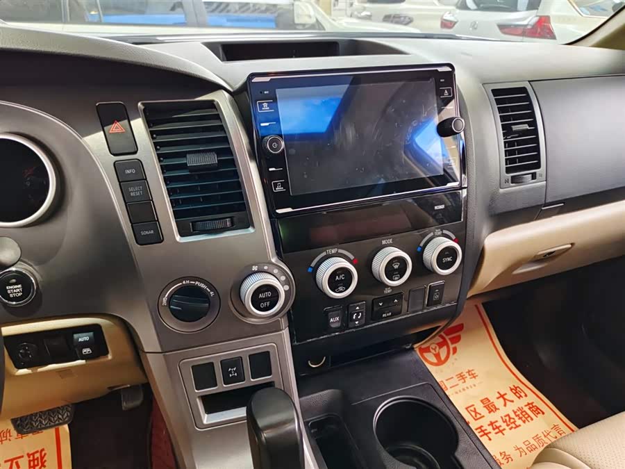 Toyota Sequoia 2018 immagine di auto #13