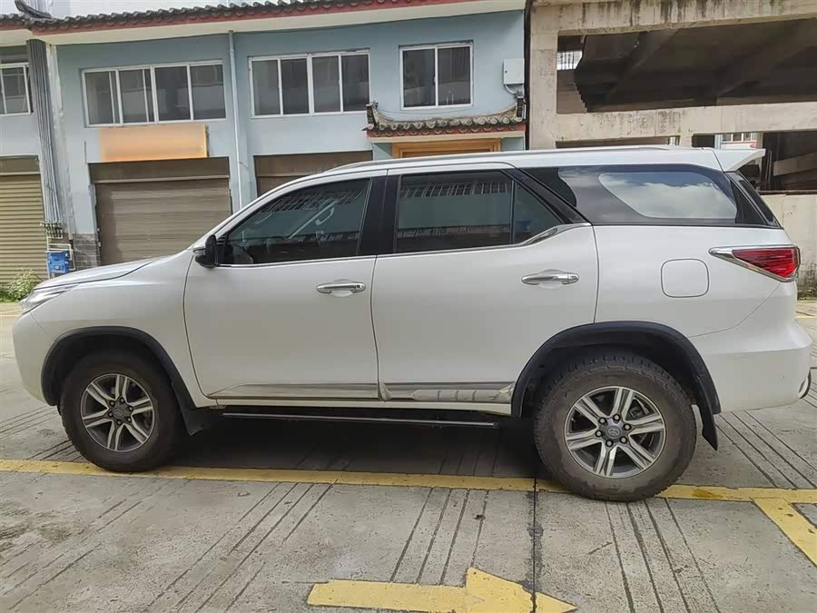 Toyota Fortuner 2018 car image #13