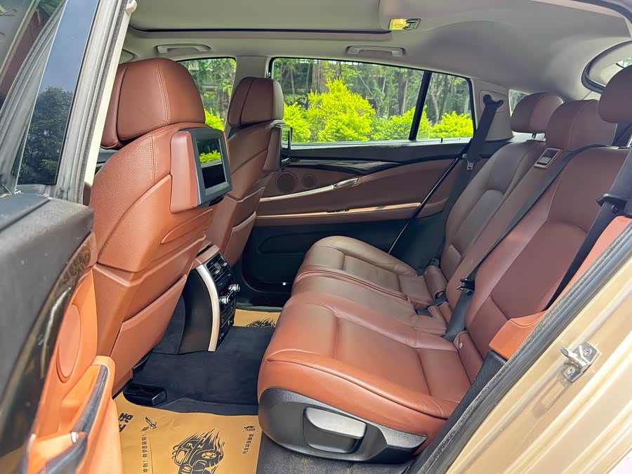 BMW 5 Series GT 2010 immagine di auto #13