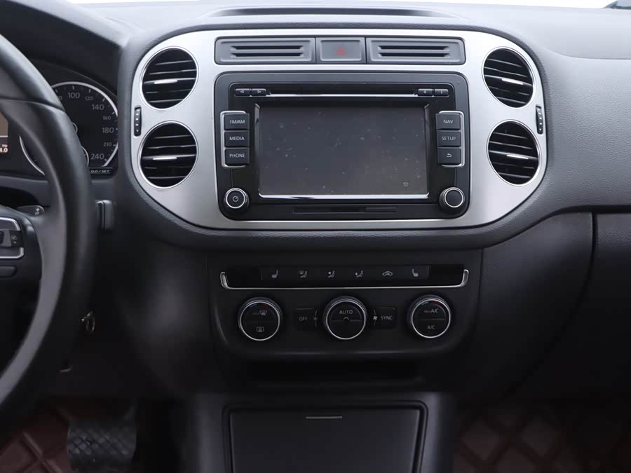 Volkswagen Tiguan 2014 #13 Volkswagen Tiguan 2014 car image #13