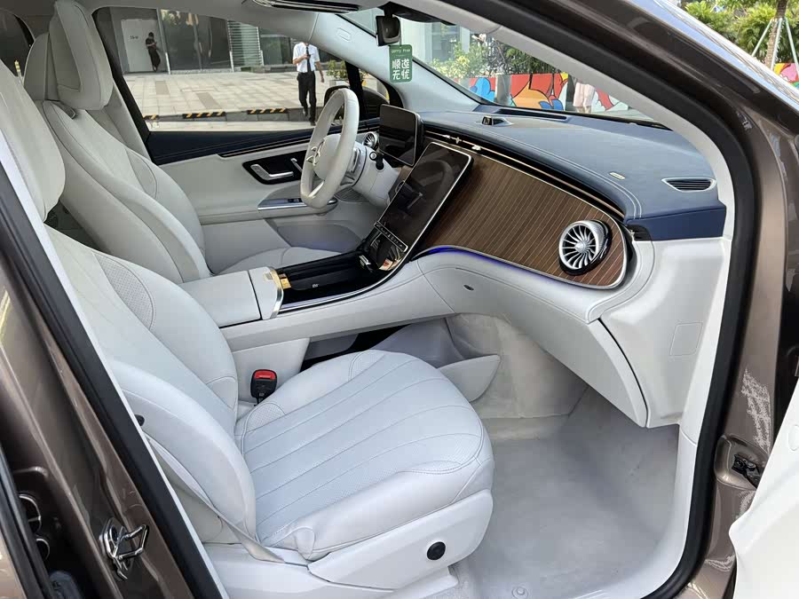 Mercedes-Benz EQE SUV 2023 immagine di auto #13