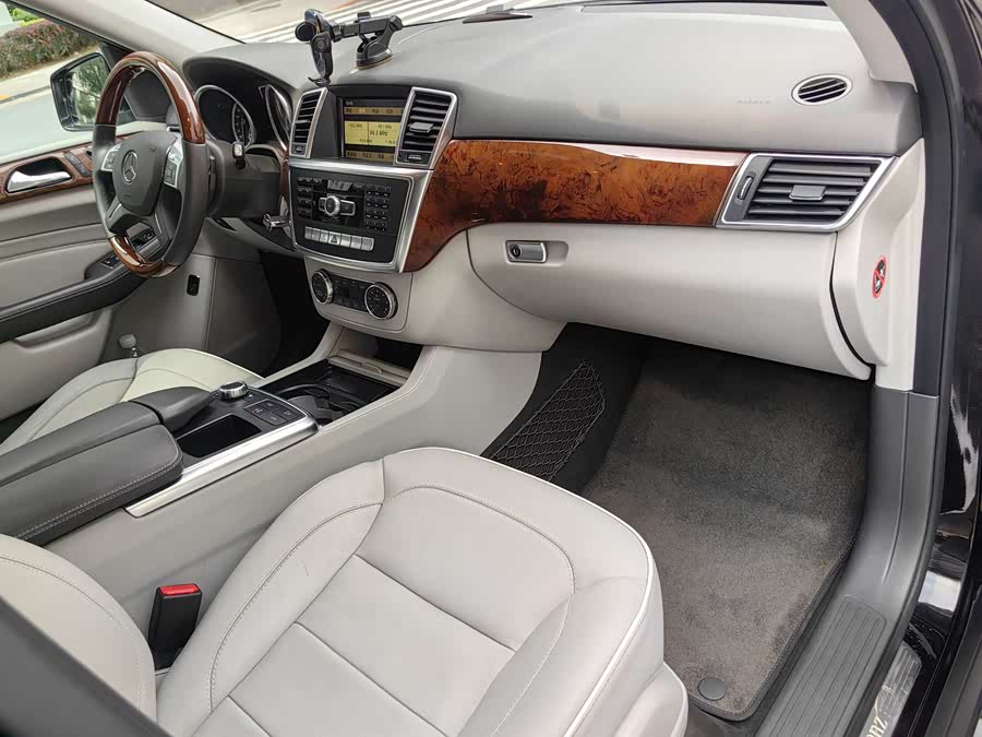 Mercedes-Benz M Class 2012 car image #13