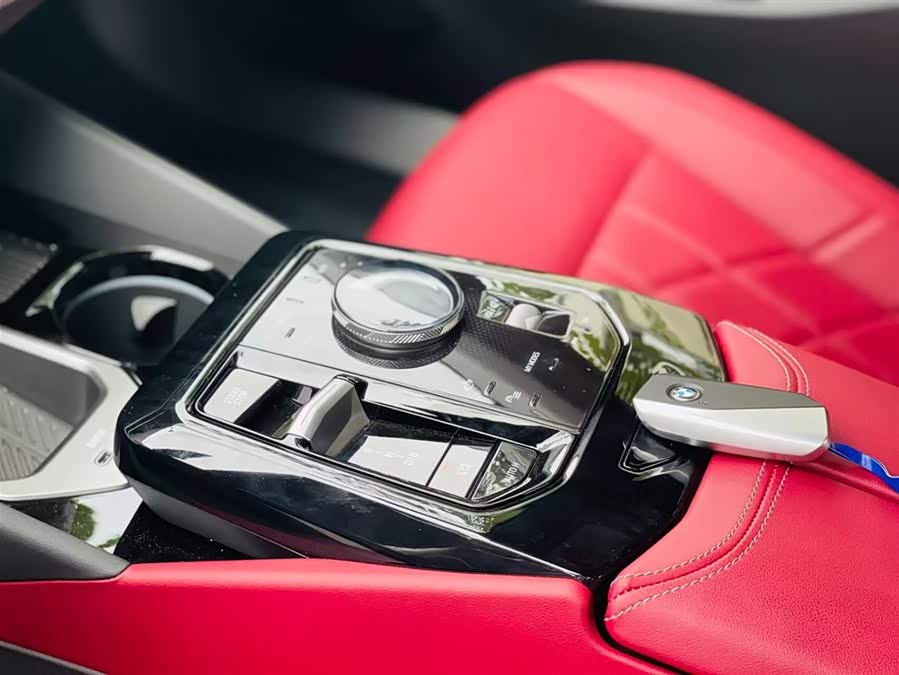 BMW i5 2024 immagine di auto #13