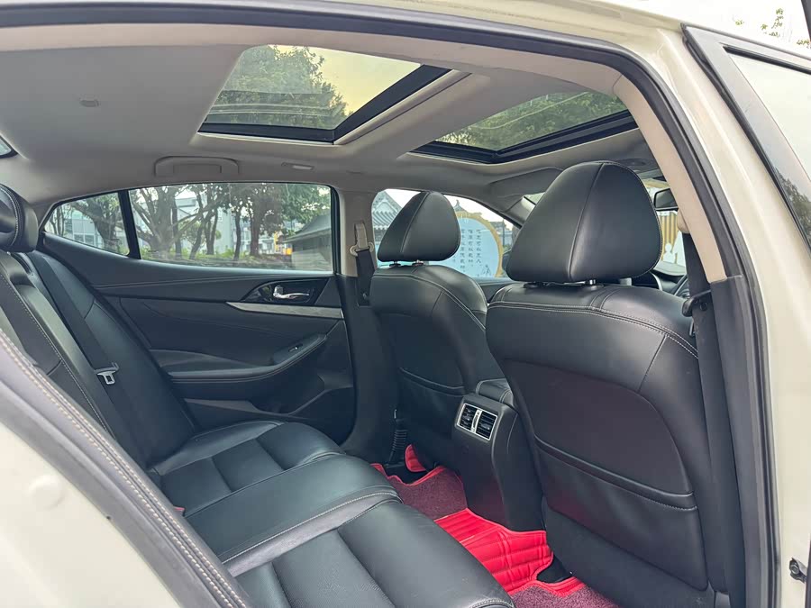 Nissan Maxima 2018 صورة سيارة #13