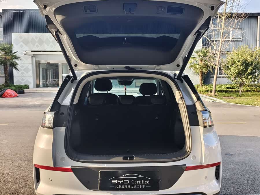 BYD Sea Lion 05 EV 2025 car image #13