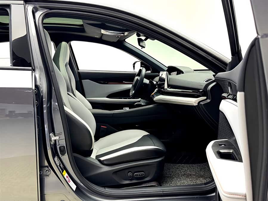 Changan UNI-V iDD 2024 immagine di auto #13