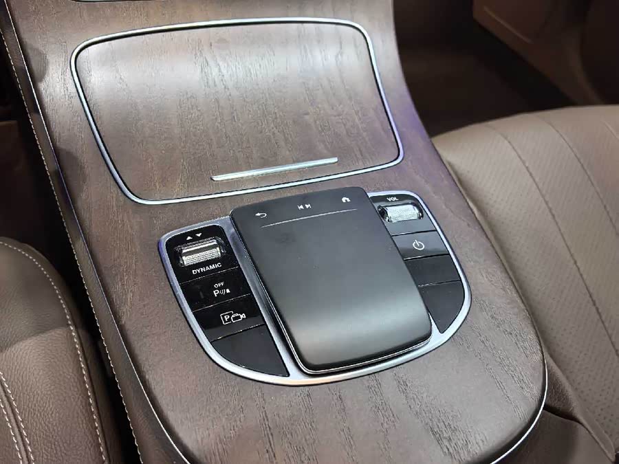 Mercedes-Benz E Class New Energy 2023 car image #13