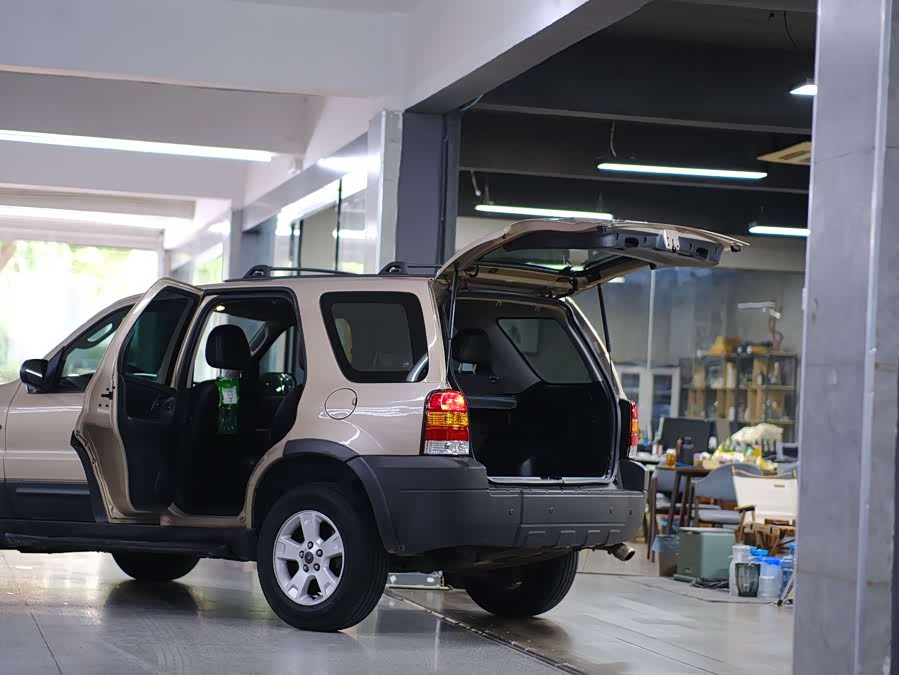 Ford Escape (Imported) 2007 immagine di auto #13